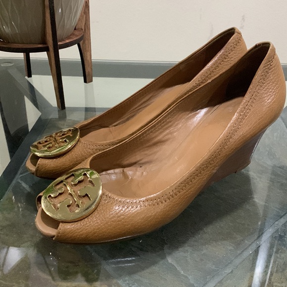 TORY BURCH Sally Peep Toe Wedge Tan Brown Leather Heel Pump - Picture 12 of 13